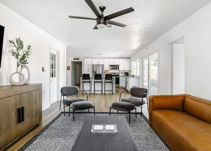 Luxe - Scott Desert In Holiday home *
